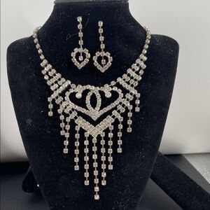 2.2.26-6 Elegant Silvertone Rhinestones Necklace and Earring Set (6”+3” ext)